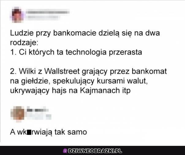 Ludzie przy bankomacie