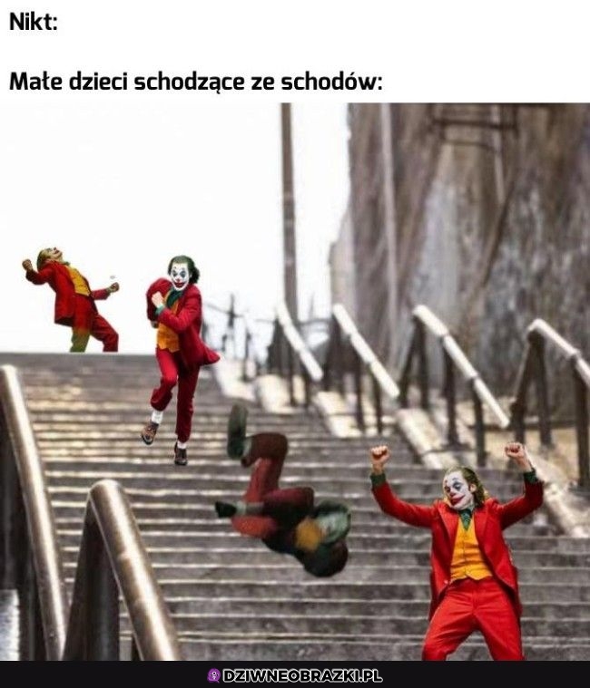 Małe dzieci na schodach