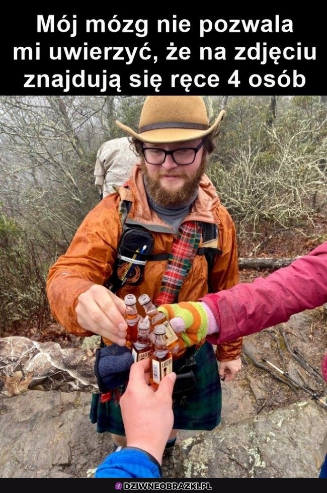 Widzę trzy ręce
